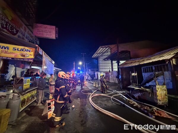 ▲▼大寮區大明街一處鐵皮屋今天凌晨發生火警。（圖／記者吳世龍翻攝）