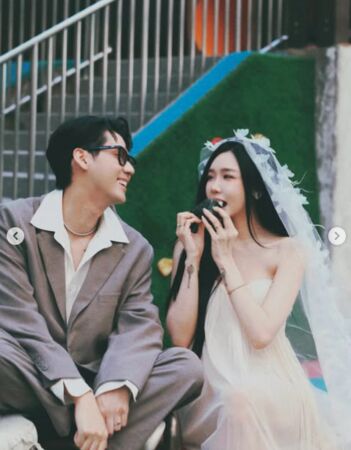 ▲李玉璽和大6歲的許允樂宣布結婚。（圖／翻攝自李玉璽臉書） 