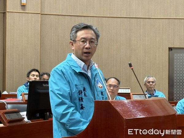 ▲石永城議員怒轟觀光處告示標線不足，危害行人安全及害民眾誤闖被開單。（圖／記者鄭逢時攝，下同）