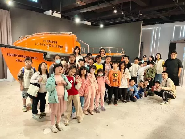 ▲陽明海運文化基金會邀基隆兒少觀展認識港都故事。（圖／基金會提供）