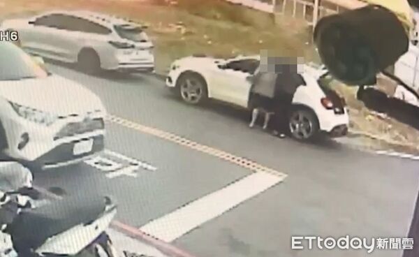 ▲▼             台南知名香酥鴨店的48歲鄭姓老闆酒駕上路，撞死23歲垃圾車隨車員。（圖／記者林東良翻攝，下同）