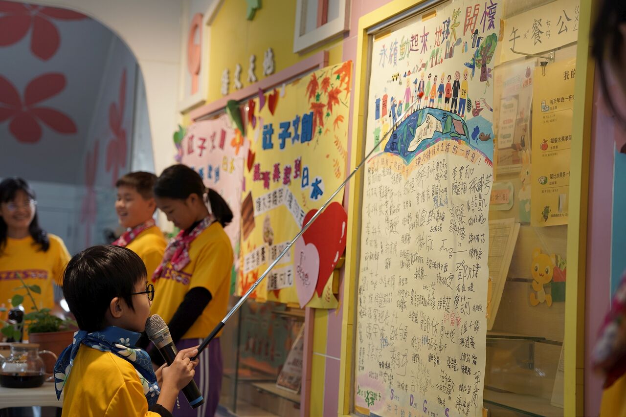 ▲黑松教育基金會陪伴社子國小成功取得「永久綠旗」。（圖／黑松公司提供）