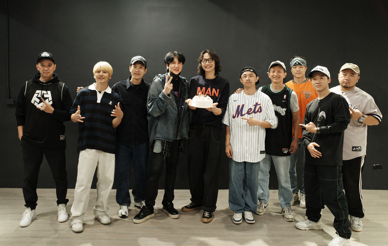 ▲▼宇宙人＋白河幫合體為方Q慶生。（圖／相信音樂提供）