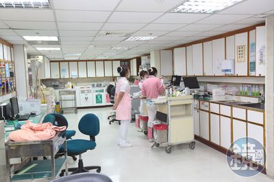 護理師缺工8萬機器人補上　鴻海、華碩實測拚量產