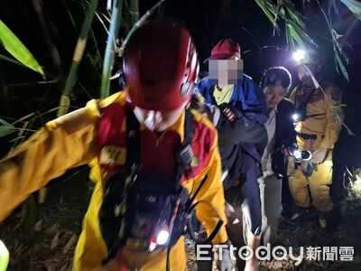 基隆阿嬤採竹筍失聯！入夜受困七堵山區　警消摸黑火速救援下山