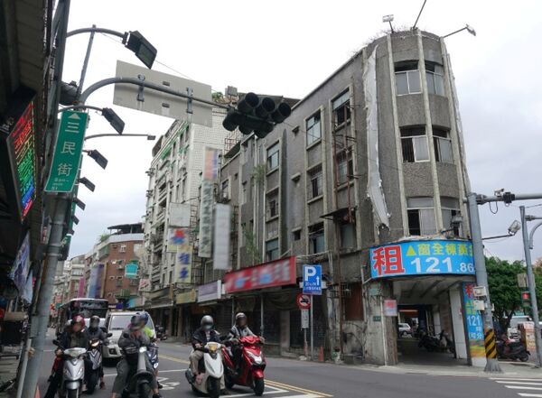 ▲▼三重立面修繕更新前現況照。（圖／新北市政府）