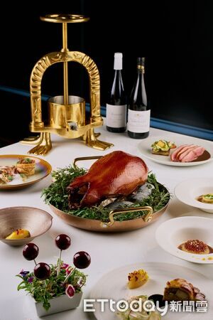 ▲法國空運純銀製榨鴨器　台南晶英無隅開賣「盧昂血鴨」。（圖／台南晶英提供）