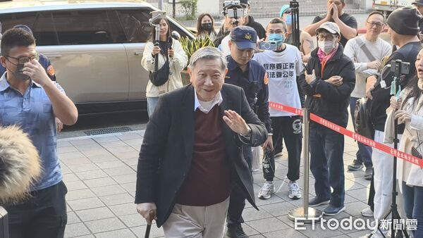 ▲▼威京集團主席沈慶京涉犯京華城案，今（17日）到台北地院出庭進行個人答辯。（圖／記者黃哲民攝）