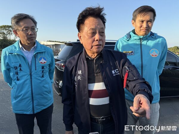 ▲▼金門議長洪允典現勘烈嶼鄉旅服轉運中心暨大橋展示館新建工程。（圖／記者鄭逢時攝）