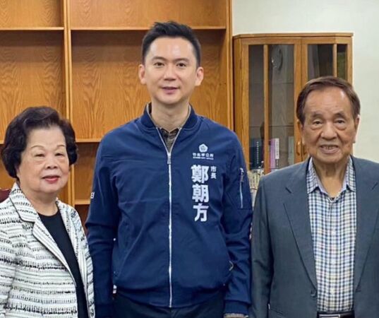 ▲▼前新竹縣長陳進興（右一）。（圖／翻攝鄭朝方臉書）