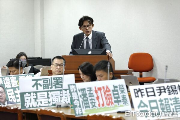 ▲▼立法院司法及法制委員會邀請總統府秘書長潘孟安、行政院秘書長張惇涵、司法院代理秘書長王梅英、法務部長鄭銘謙就「立法院三讀通過之法律經行政院依中華民國憲法增修條文第3條第2項移請立法院覆議，經全體立法委員二分之一以上決議維持原案，行政院院長不依法副署、總統不依法公布施行，對我國憲政民主及法制之戕害及相關法律責任之追究」進行專題報告。（圖／記者湯興漢攝）