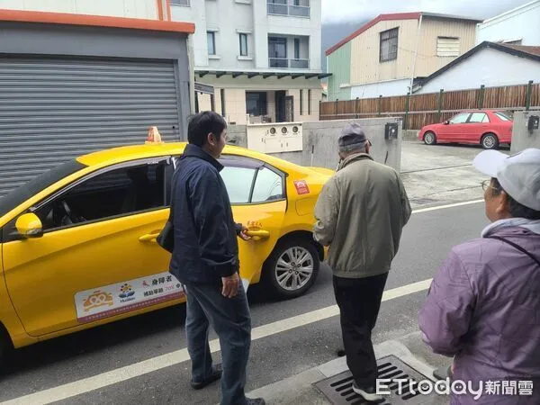 ▲▼花蓮敬老愛心計程車自補助對象擴大至65歲以上長者，預估全年將破90萬人次。（圖／花蓮縣政府提供，下同）