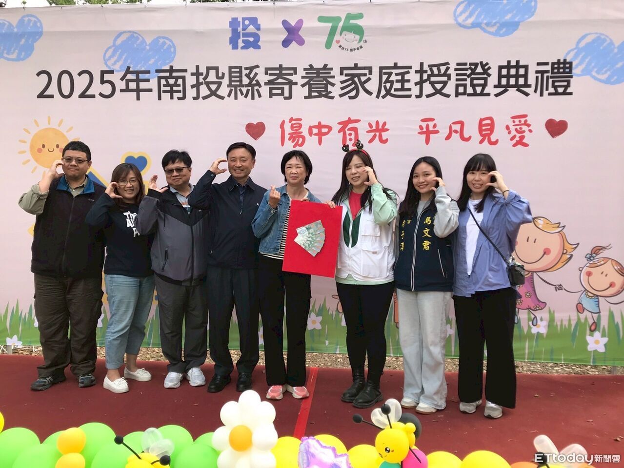 智能障礙兄弟也不願放棄 玉玟媽媽16年無私陪伴10名寄養兒獲表揚