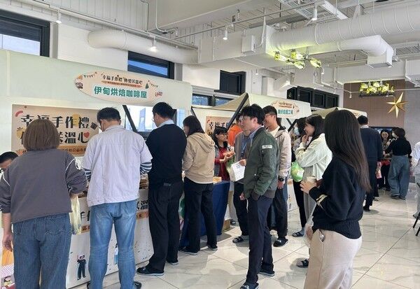 桃竹苗分署帶領18家庇護工場 辦理5場聖誕公益市集