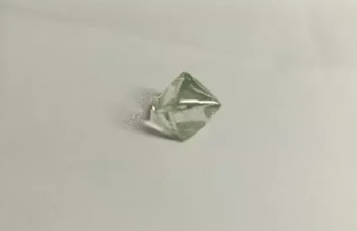 印度男花70元挖到「15克拉巨鑽」 估價174萬爽翻身