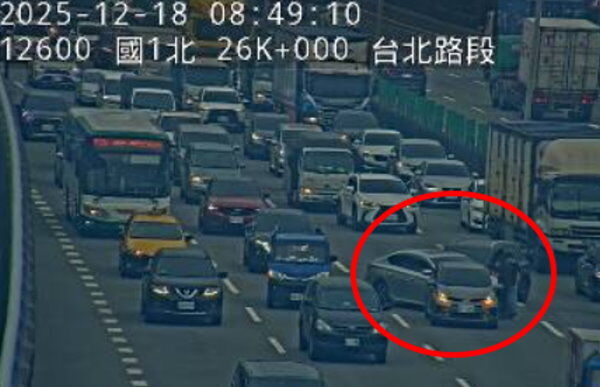 快訊/上班快改道! 國1追撞塞爆