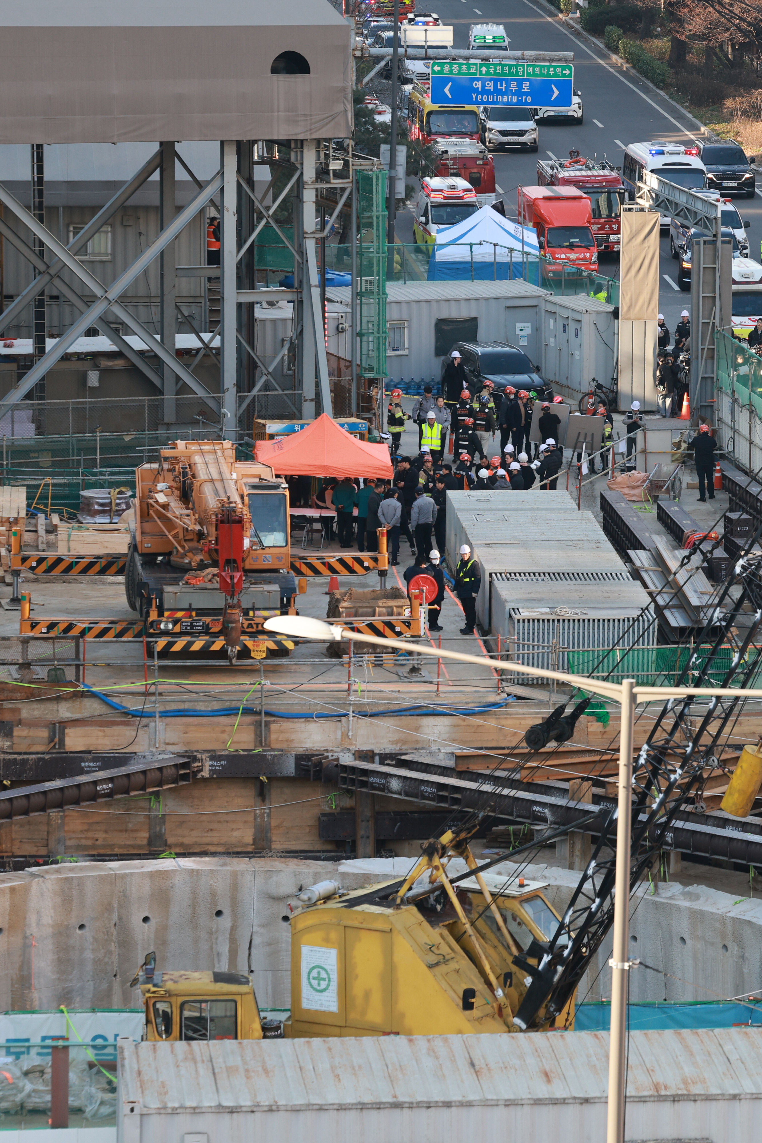 ▲▼南韓首爾地鐵汝矣島站附近興建中的新安山線工地18日下午發生鋼筋倒塌事故。（圖／達志影像／newscom）