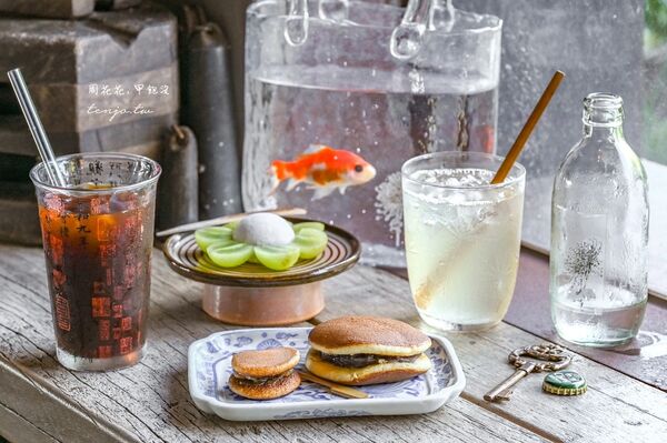 ▲▼隱身山腰間預約制咖啡廳，還可以看海。（圖／部落客周花花提供）