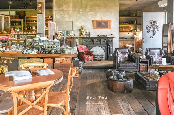 ▲▼隱身山腰間預約制咖啡廳，還可以看海。（圖／部落客周花花提供）