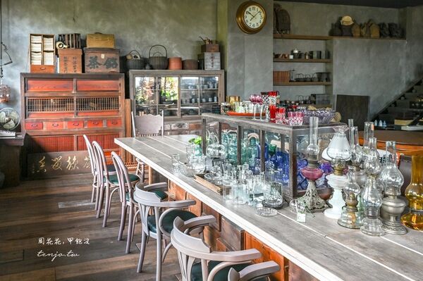 ▲▼隱身山腰間預約制咖啡廳，還可以看海。（圖／部落客周花花提供）