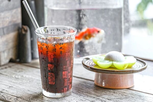 ▲▼隱身山腰間預約制咖啡廳，還可以看海。（圖／部落客周花花提供）