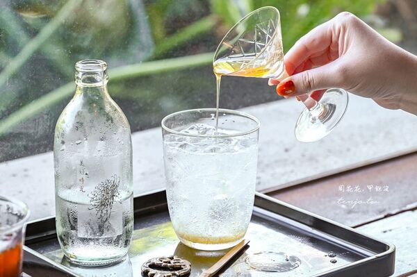 ▲▼隱身山腰間預約制咖啡廳，還可以看海。（圖／部落客周花花提供）