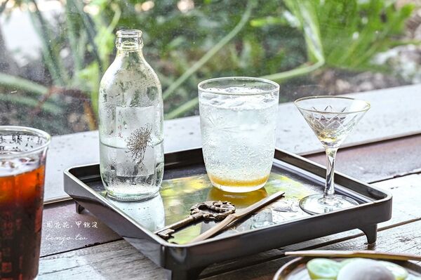 ▲▼隱身山腰間預約制咖啡廳，還可以看海。（圖／部落客周花花提供）