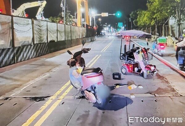 ▲王姓男子使用醫療電動代步車違規上路，陳姓男子騎乘微型電動車撞擊。（圖／八德警分局提供）