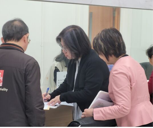 ▲▼民進黨團書記長陳培瑜與副幹事長范雲代表，赴監院檢舉立法院秘書長周萬來和法制局長郭明政。（圖／翻攝自Facebook／民進黨立法院黨團）