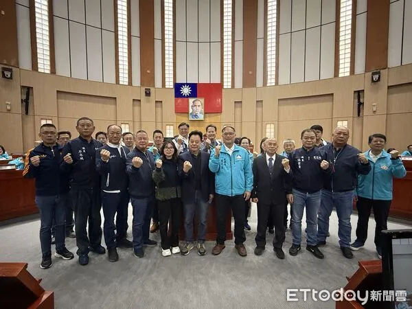 ▲▼ 金門縣府會參與爭取離島建設條例修法人員合影            。（圖／記者鄭逢時攝）