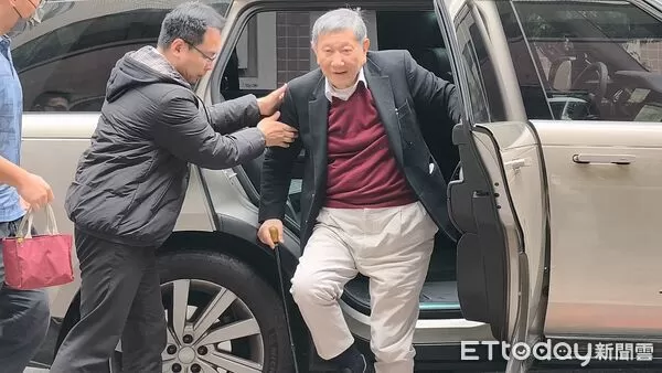 ▲▼威京集團主席沈慶京涉犯京華城案，18日到台北地院出庭，說「人生無奈水長東」回應為何首度開設個人臉書粉專。（圖／記者黃哲民攝）