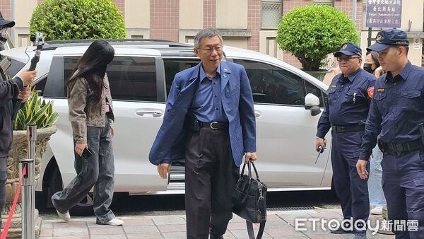 ▲▼涉犯京華城等案的台北市前市長、台灣民眾黨前主席柯文哲，18日到台北地院出庭。（圖／記者黃哲民攝）