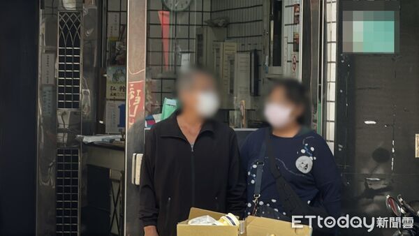 ▲▼台南安平鹽酥鴨老闆酒駕撞死23歲女清潔員，家屬重返現場招魂。（圖／記者林東良攝）
