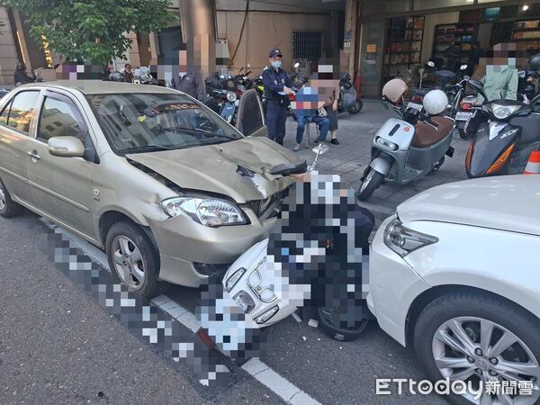 ▲77歲婦開車暴衝逆向連撞，造成騎機車的母子1死1傷。（圖／記者陳宏瑞攝）