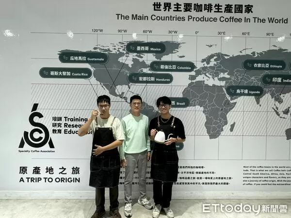 ▲崑山科技大學餐飲管理及廚藝系學生參加「2025金爵獎國際餐飲暨旅遊大賽」，勇奪1金2銅佳績。（記者林東良翻攝，下同）