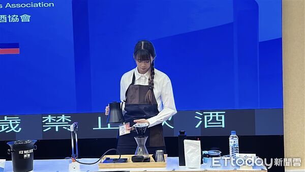 ▲崑山科技大學餐飲管理及廚藝系學生參加「2025金爵獎國際餐飲暨旅遊大賽」，勇奪1金2銅佳績。（記者林東良翻攝，下同）