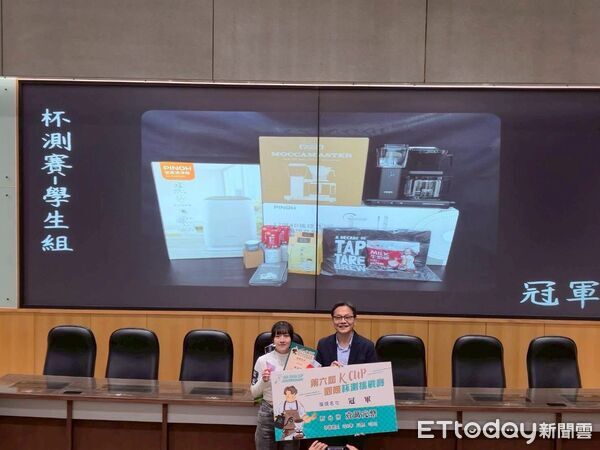 ▲嘉南藥理大學食品科技系學生陳筑婷，於K Cup國際咖啡杯測賽以全對成績勇奪金牌。（記者林東良翻攝，下同）