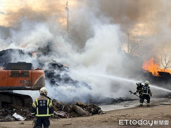 ▲▼桃園八德一處掩埋場大火。（圖／記者沈繼昌翻攝）