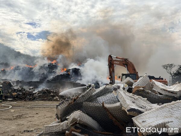 ▲▼桃園八德一處掩埋場大火。（圖／記者沈繼昌翻攝）