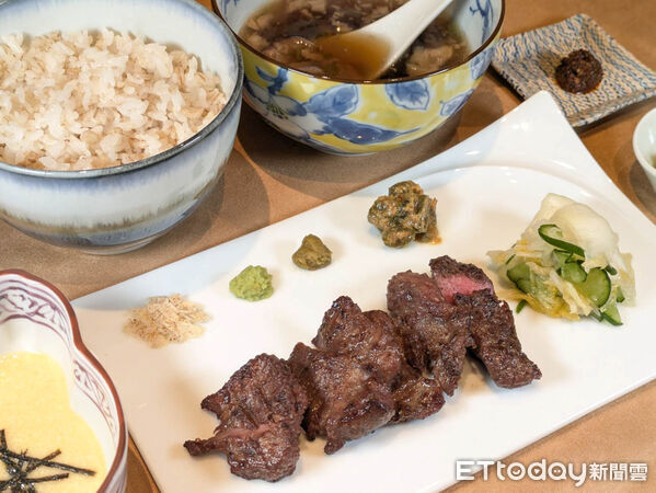 ▲乾杯集團「牛舌佑介」。（圖／記者黃士原攝）