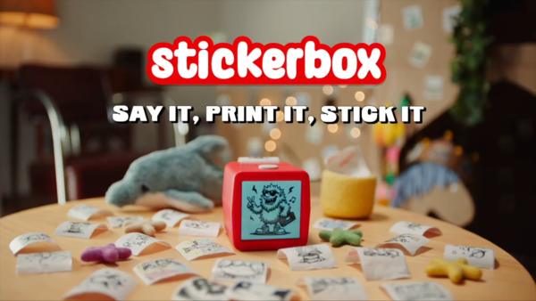 ▲▼名為 Stickerbox 的兒童 AI 創作裝置。（圖／Stickerbox）