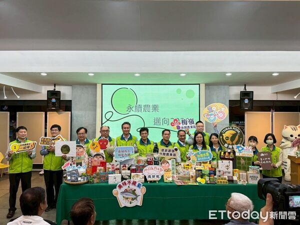 ▲台南市長黃偉哲推動農業國際化，帶領農漁會與優質業者拓展海外市場，台南農產成功行銷多國、商機突破10億元。（記者林東良翻攝，下同）