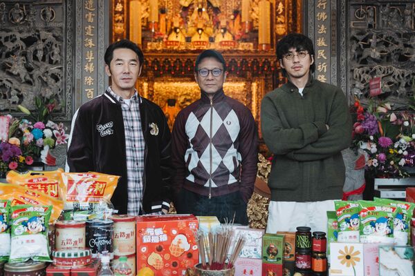 ▲《即刻刺殺》集結台港實力派卡司，左起裴子齊、李李仁、朱栢康、傅孟柏林思宇及蕭子墨。（圖／網銀國際提供）