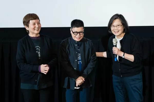 ▲前總統蔡英文邀請大家進戲院觀賞《大濛》。（圖／華文創提供）