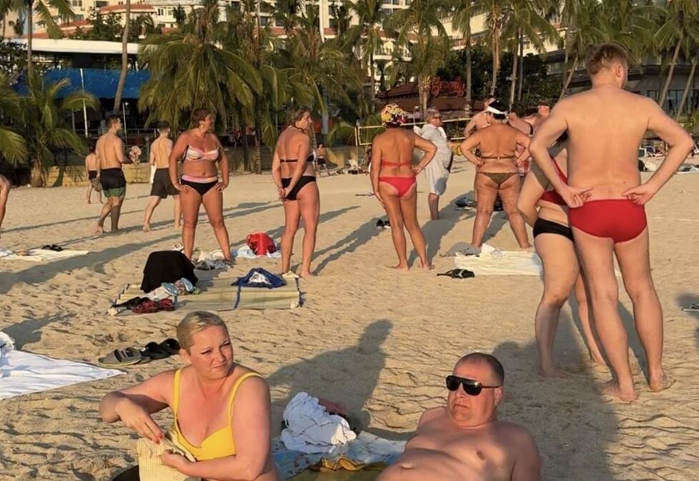 海南封關首日!三亞海灘現金髮碧眼俄羅斯遊客 廣播改雙語循環播