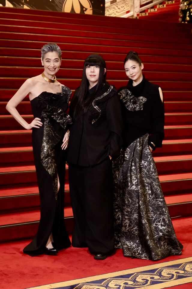 ▲▼賴佩霞和兩個女兒出席活動。（圖／尚時代文創娛樂提供）