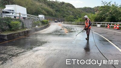 麥芽糖鋪路百米！花蓮台11線2 騎士打滑慘摔　警調影像抓兇手