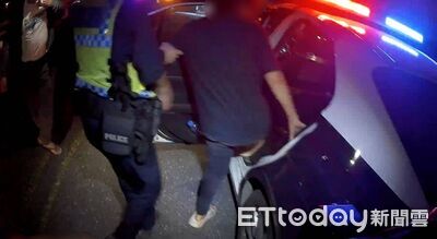 暗夜路旁女子倒臥　鹿野警即時馳援護送返家