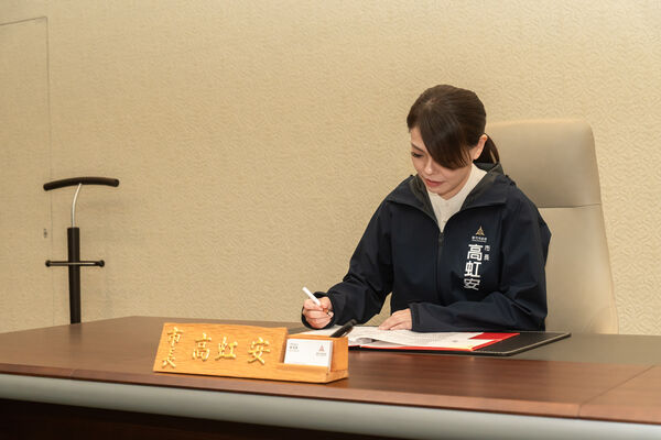 ▲▼ 新竹市長高虹安今(18)復職首日，即簽署「勤務繁重加成」修正方案，體恤基層警察辛勞            。（圖／新竹市政府提供）