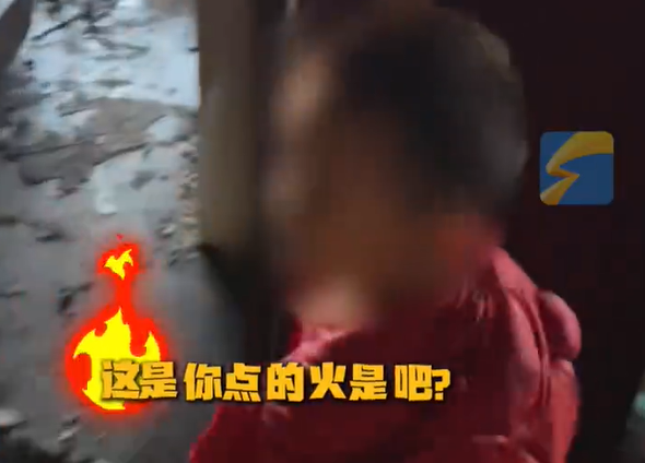 ▲▼5歲熊孩子玩打火機 把自家別墅房間燒成廢墟。（圖／翻攝自微博）